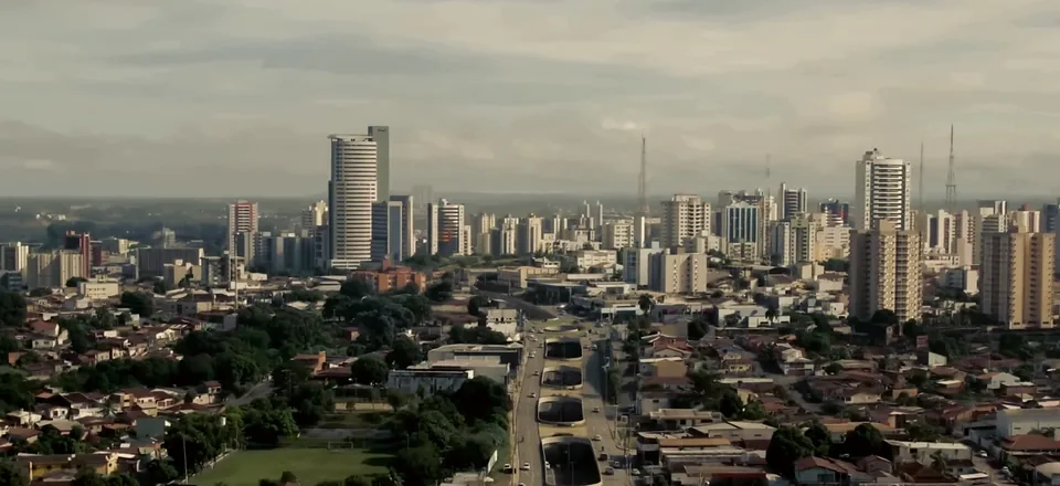 Vista aérea de Cuiabá feita por drone.